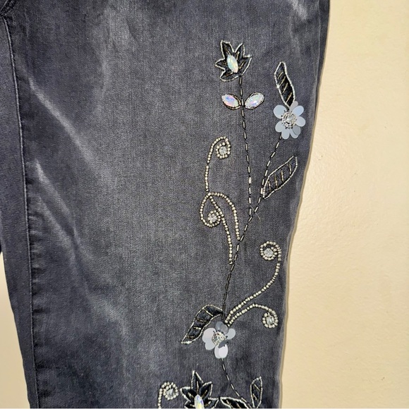 Chico’s Black So Slimming Beaded Vines Girlfriend Slim Leg Jean 2.5P NWT! - Picture 3 of 8